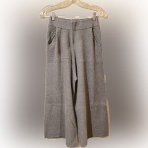 Knit wide leg capri pants with pockets